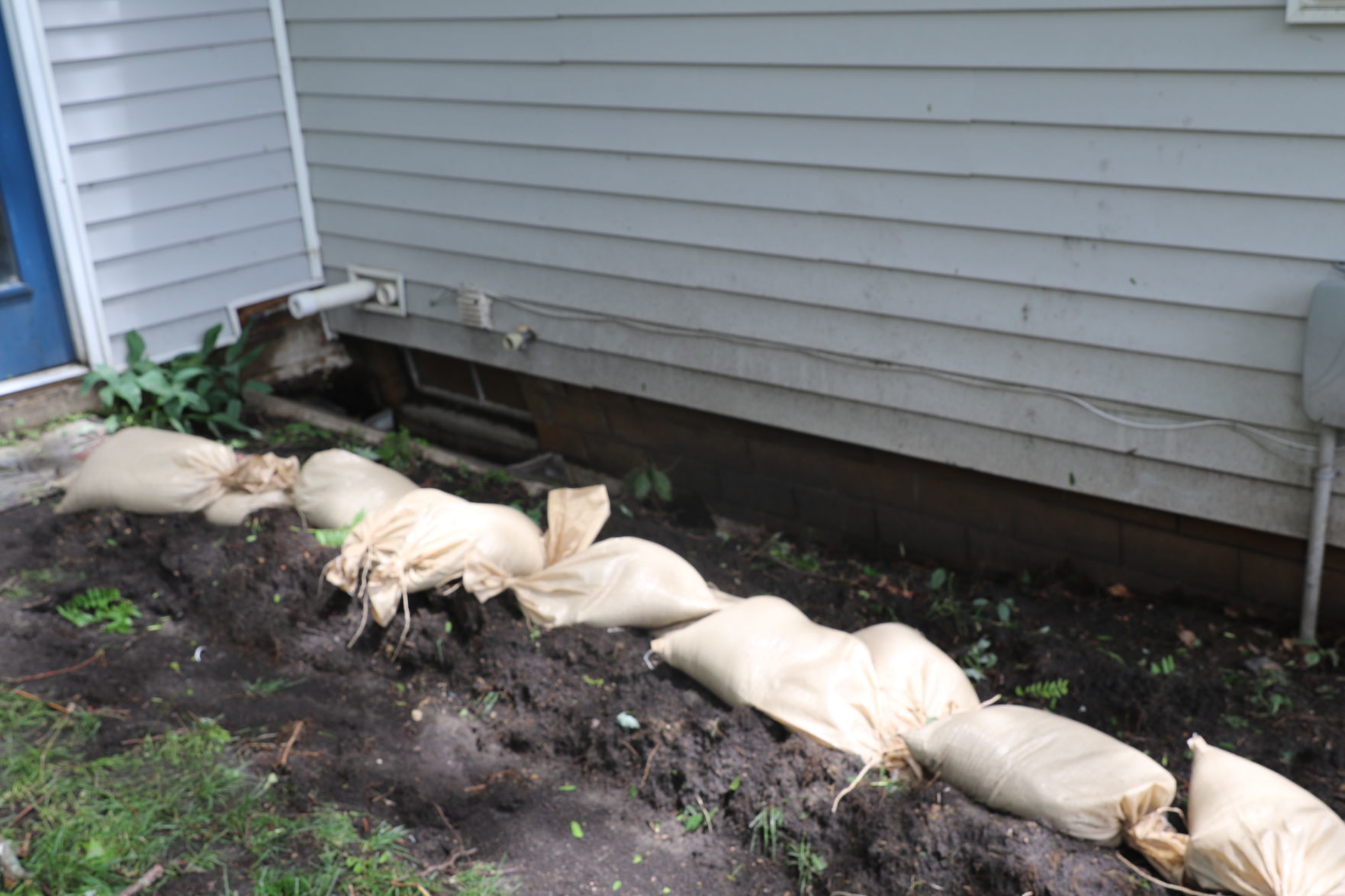 Determann sandbag wall